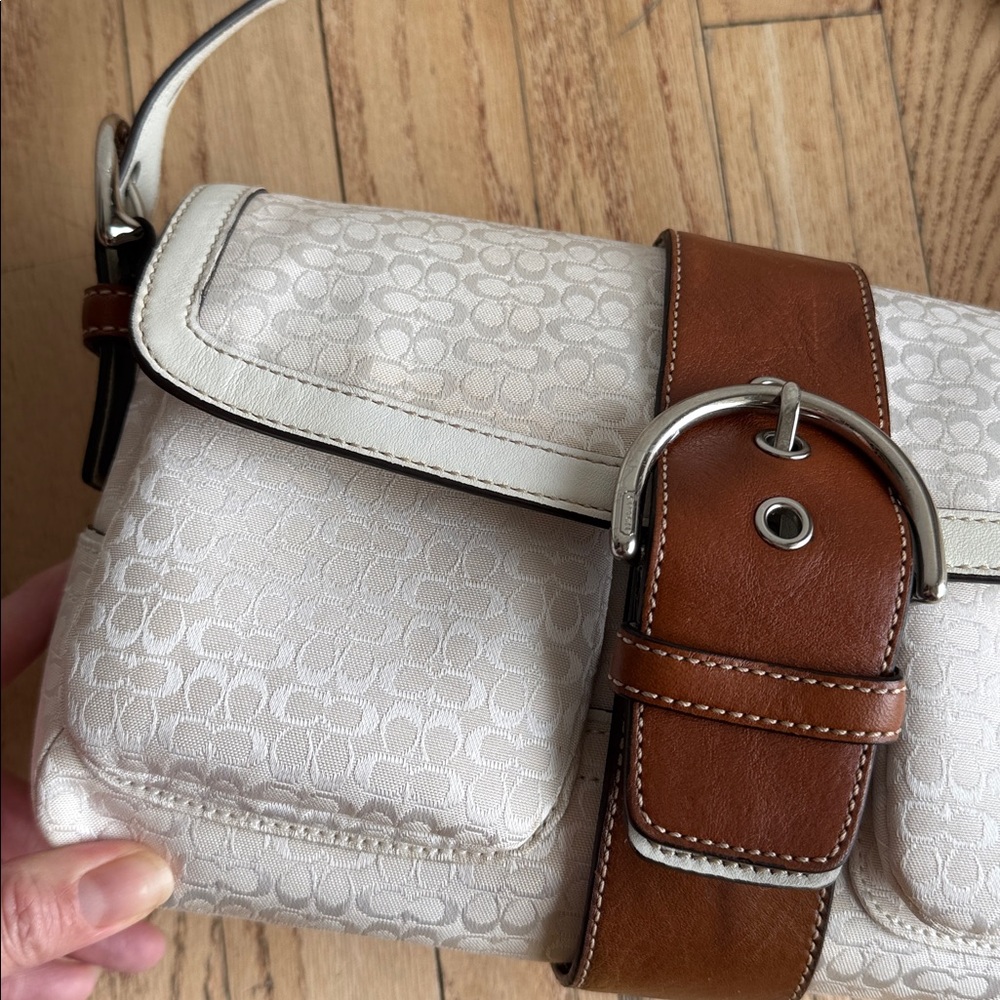 Coach  Signature C
Soho Shoulder Bag - Picture 12 of 16